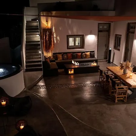 Cooper's Cave House With Heated Jacuzzi