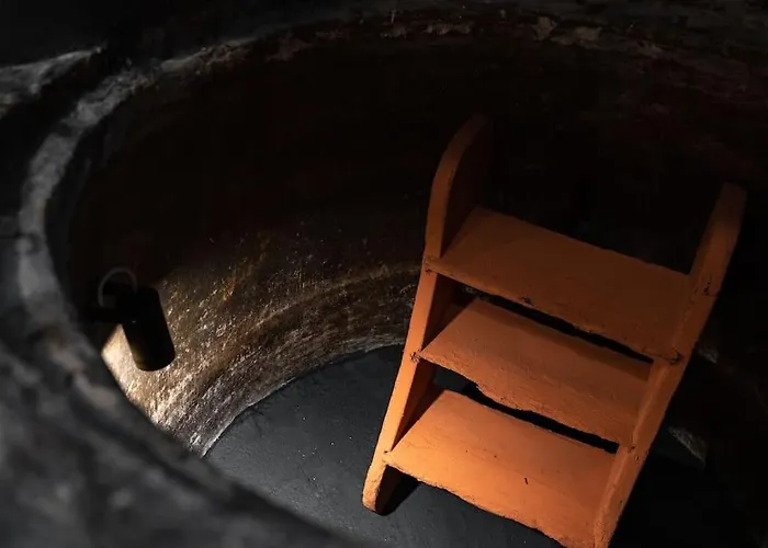 Cooper's Cave House With Heated Jacuzzi * Megalochori (Santorini)