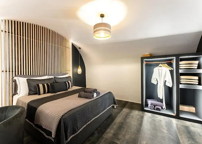 Cooper's Cave House With Heated Jacuzzi *