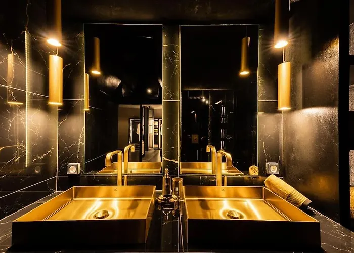 Cooper's Cave House With Heated Jacuzzi Villa