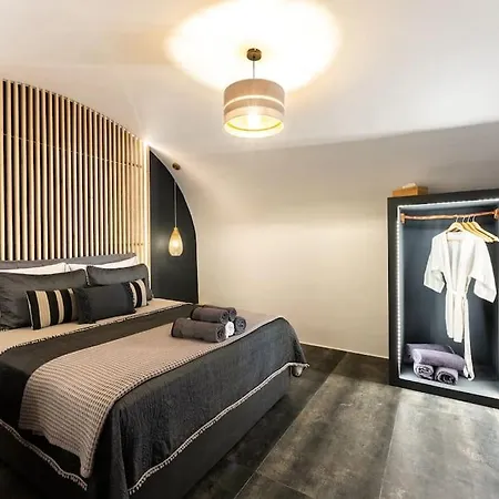 Cooper's Cave House With Heated Jacuzzi *